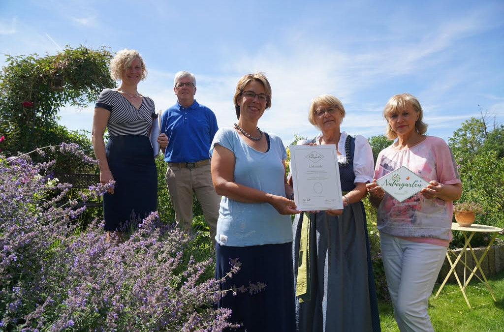 Weitere Auszeichnung Naturgarten-Zertifikat für Gartenerlebnisführerin Jana Schmaderer